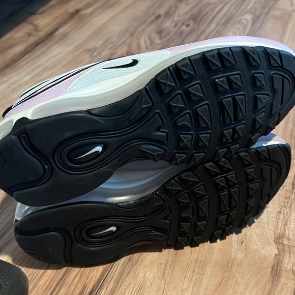 Fairly new - Picture 6 of 6